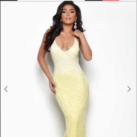 Size 2. Never worn or altered. - Picture 1 of 2